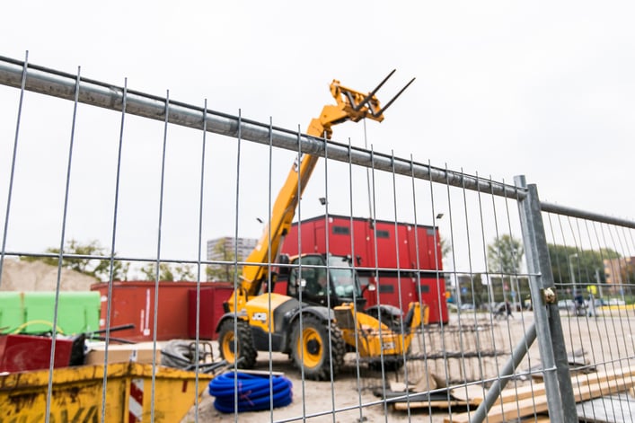 A safe construction process with mobile fences